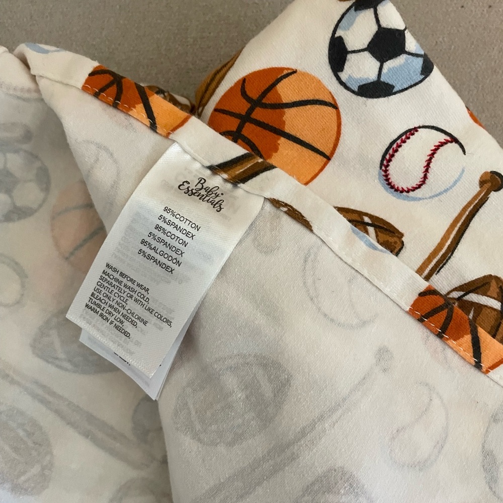 Baby Essentials Swaddle & Hat Set - Picture 4 of 5